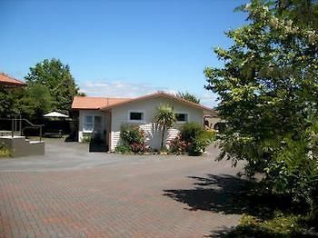 Dunrovin Motel Таупо Экстерьер фото